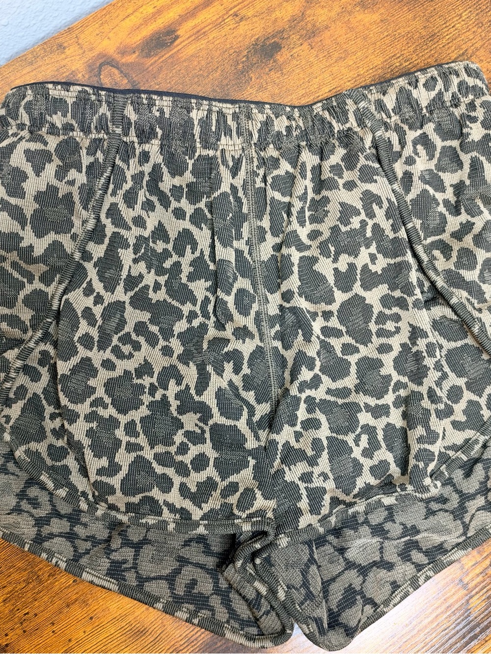 Lululemon Swiftly Mid-Rise Short 3” Mesh True Leopard Chino Night Brown Size 4 - Picture 2 of 5